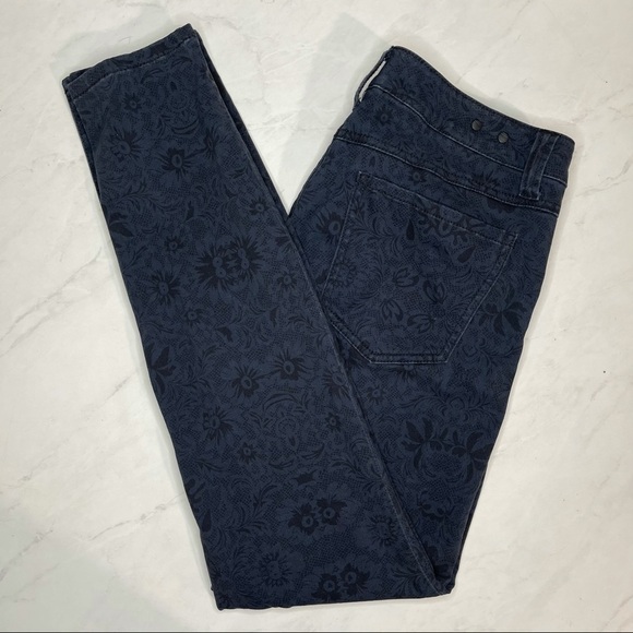 Cabi Blue Floral Lace Print Skinny Jeans Size 8 Artsy Preppy - Picture 8 of 8